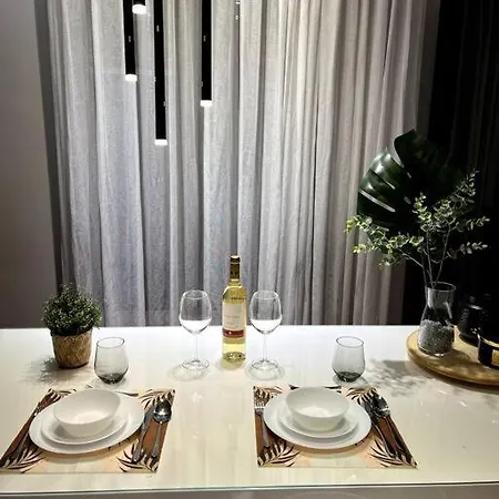 Luxury Downtown Апартаменты