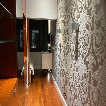 Luxury Downtown Апартаменты
